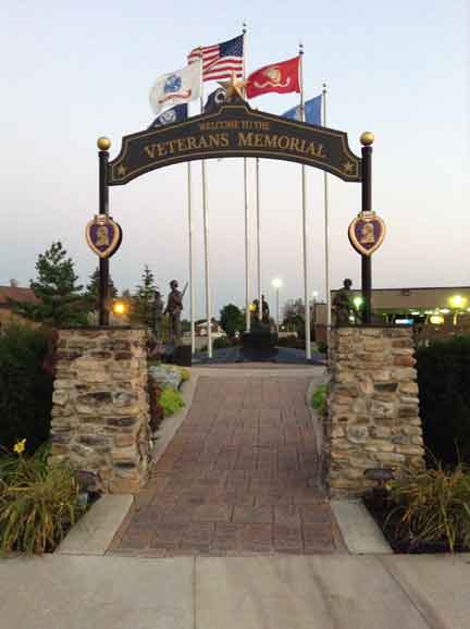 Swartz Creek War Memorial statues