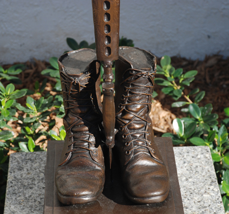 Viet Nam Battle Cross Fallen Soldier statue 2